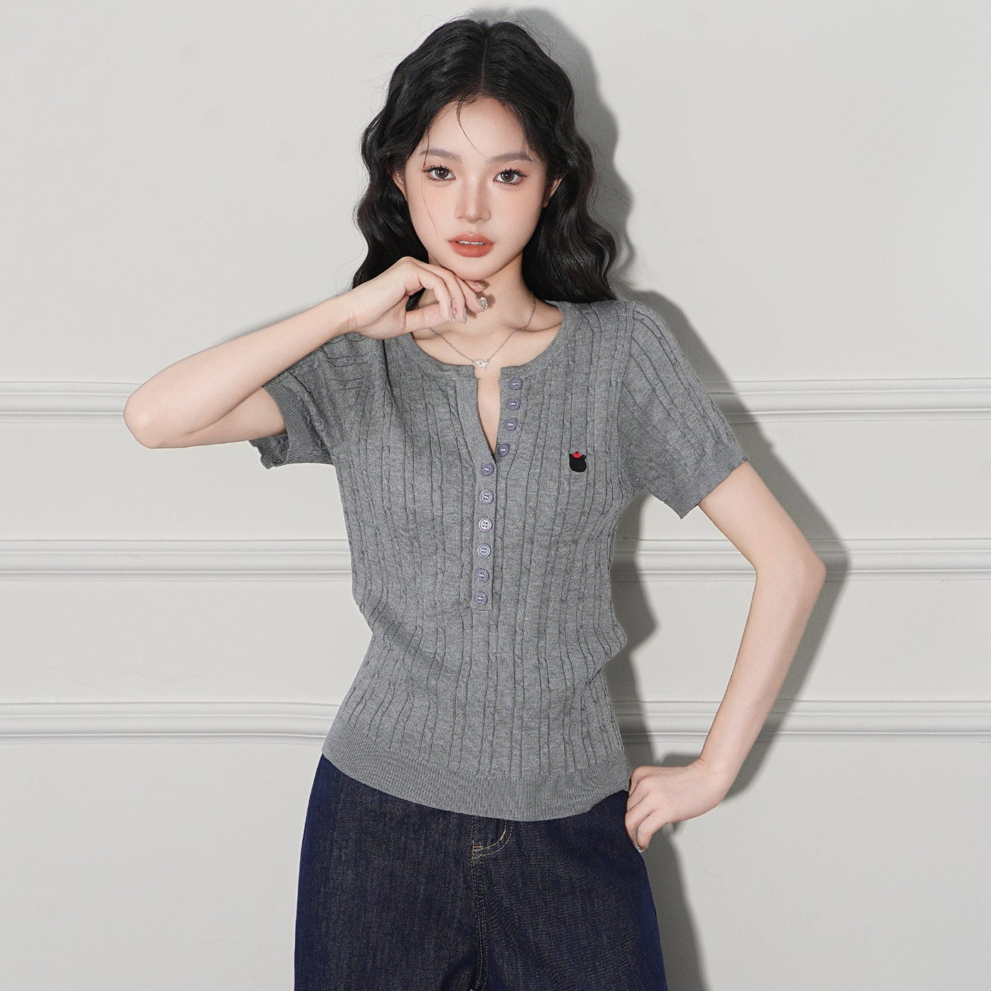 Neck Lightweight Knit Short Sleeve T-Shirt for Women, Fitted Cable Knit V-Neck Regular Shoulder Top