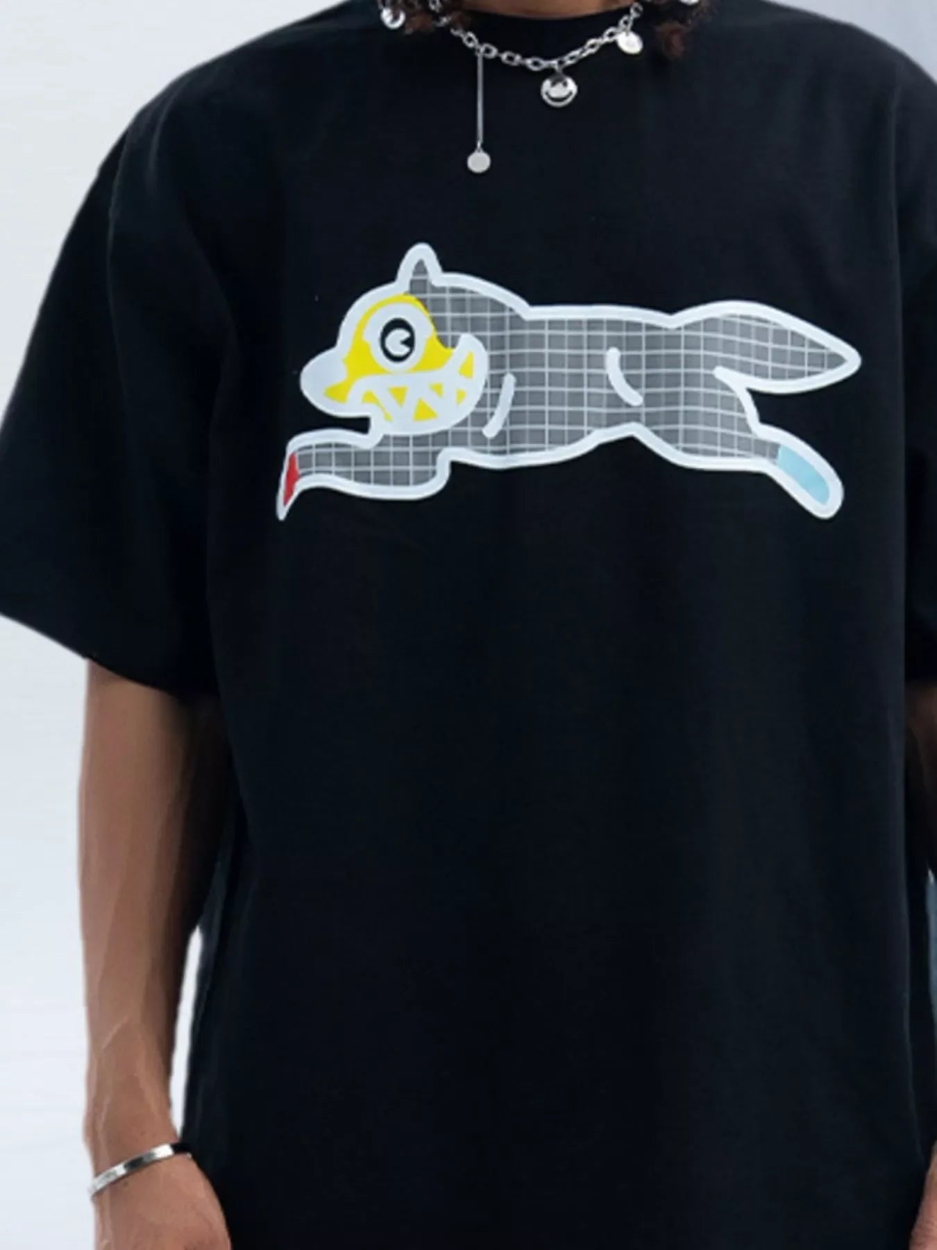 Black streetwear t-shirt with graphic wolf print, worn by a man, urban fashion style